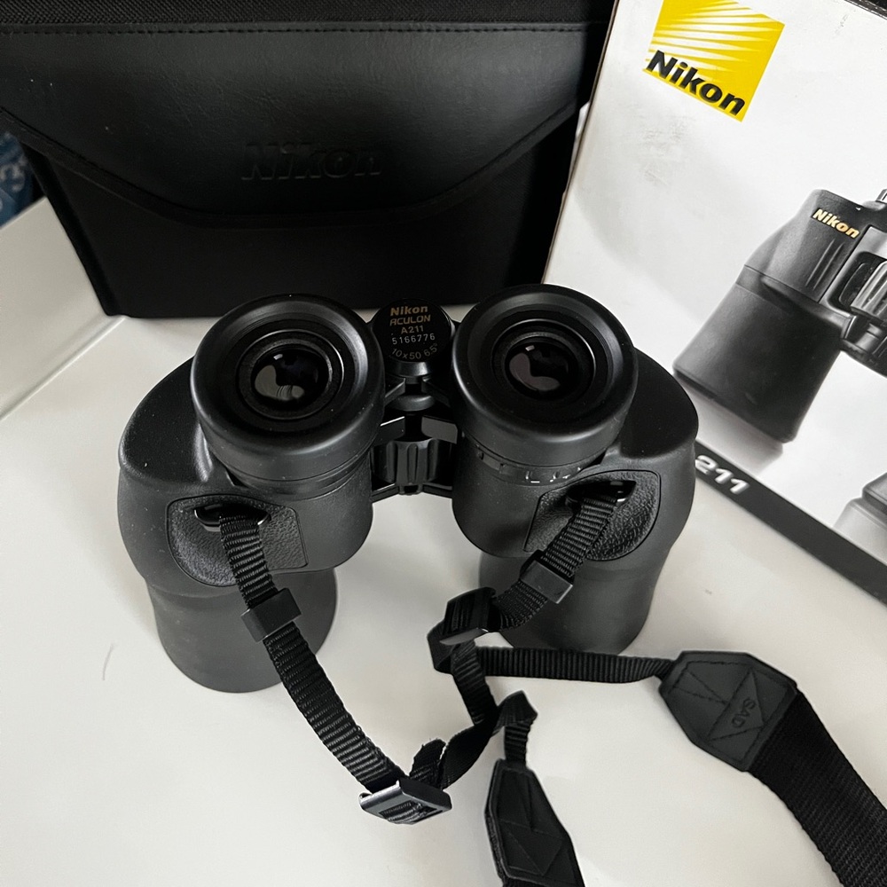Nikon Aculon A211 10x50 Binoculars - Picture 3 of 7